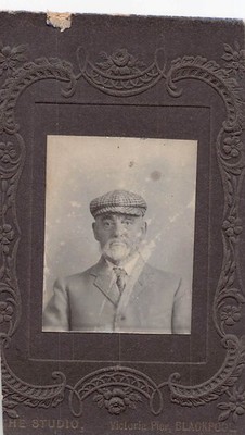 Foto auf Karte älterer Mann Tweed Cap The Studio Blackpool Urlaubsfoto (123)