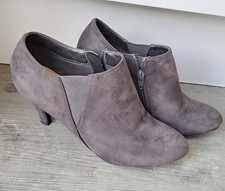 Size 7 Womens Anke Boots. Profile. Good Condition