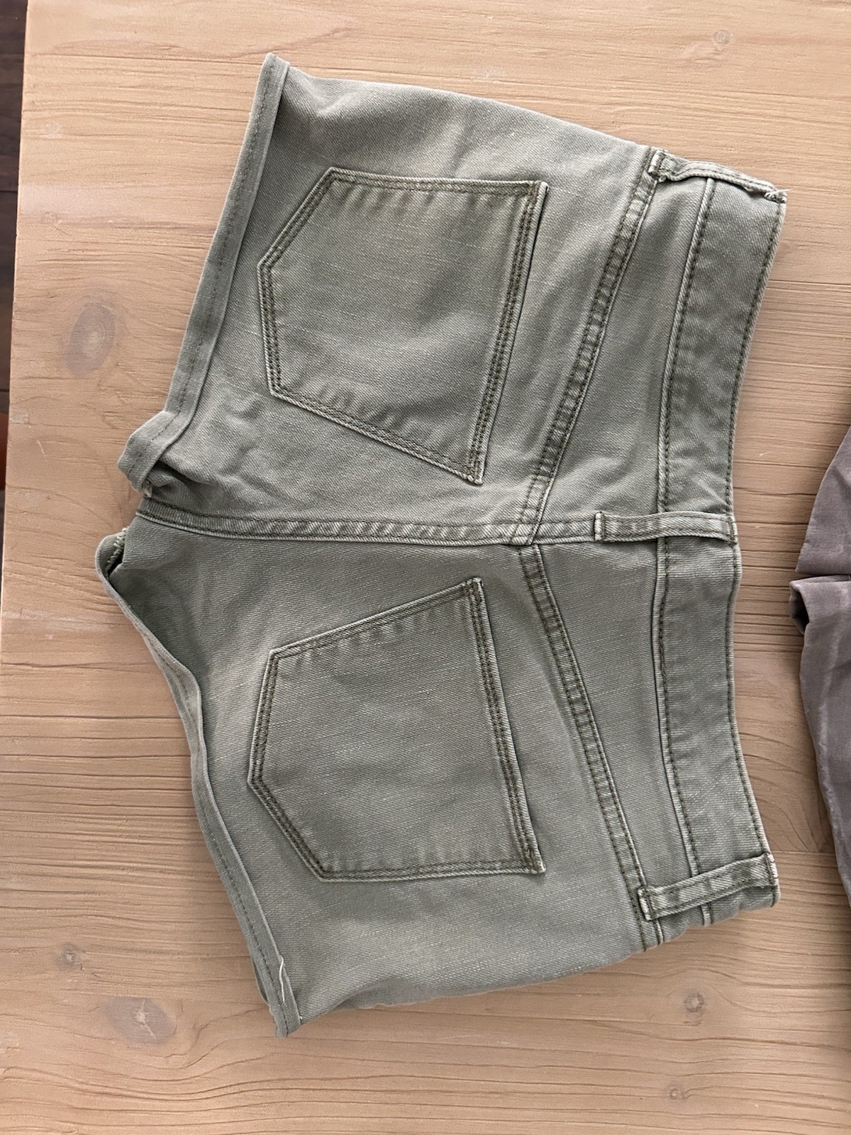 American Eagle And Universal Thread Distressed Sh… - image 4