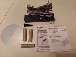 ESTATES PARACHUTE LAUNCHER AND LAUNCH PAD AND THREE ENGINES WITH INSTRUCTIONS