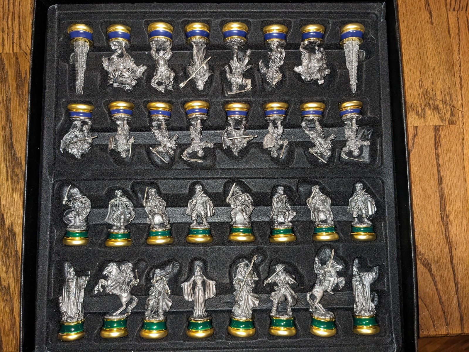 Lord of the Rings The Noble Collection Luxury Pewter Chess Set BRAND