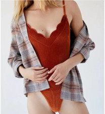 Out From Under Akoya Velvet Scallop Plunging Bodysuit Size Small