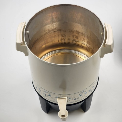 Cafetera percoladora West Bend Party Perk 12-30 tazas blanca con motivo floral - Imagen 10 de 13