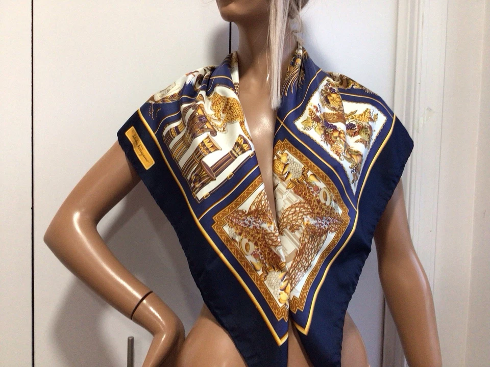 SALVATORE FERRAGAMO “老虎” 丝绸围巾 ( 35 英寸 x 35 英寸) 全新 — 第 4/4 张图片