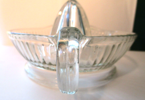 Vintage Heavy Clear Glass Hand Juicer with Handle 1950's Large - Picture 3 of 14