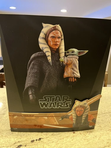 Hot Toys DX21 Star Wars Deluxe Ahsoka Tano & Grogu 1/6th Scale Figure