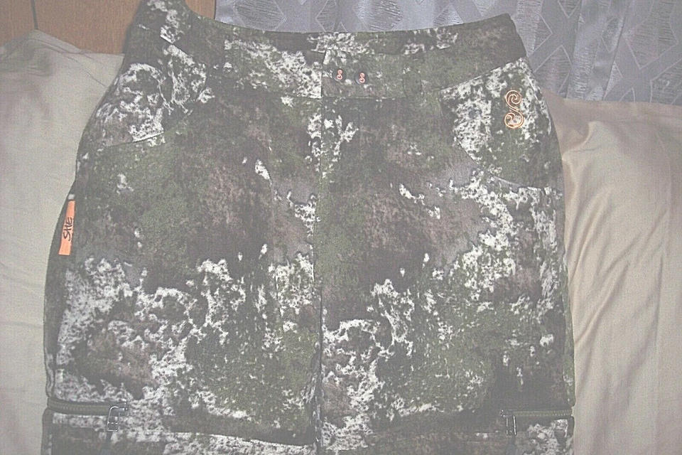 Womens Large Camo Pants Waterproof Pants Insulated Cold Weather C4 Hunting Pants - Image 2 of 4