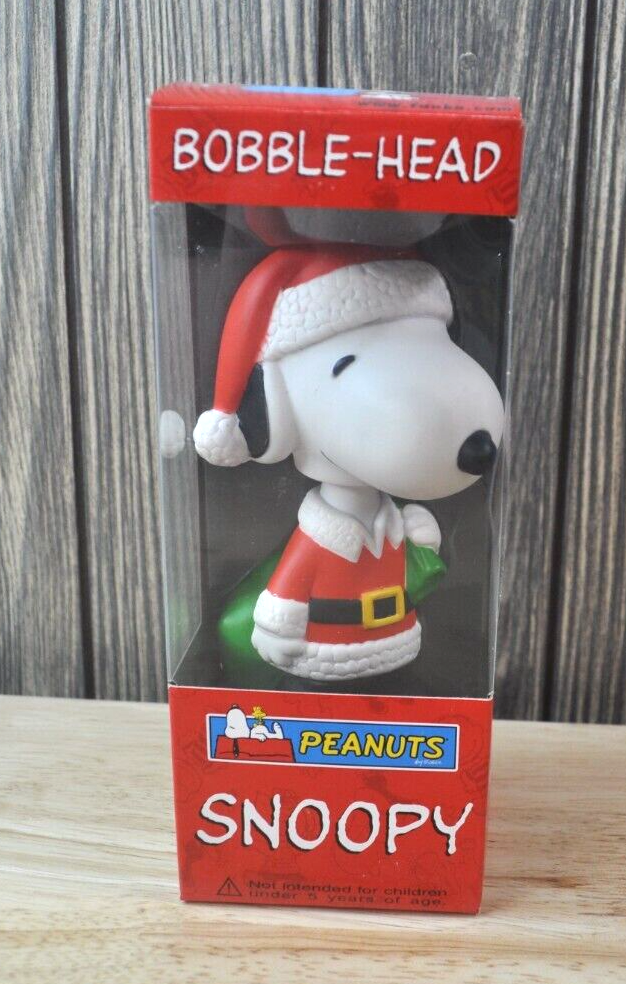 Funko Peanuts Snoopy Christmas Charlie Brown Wobbler Bobblehead