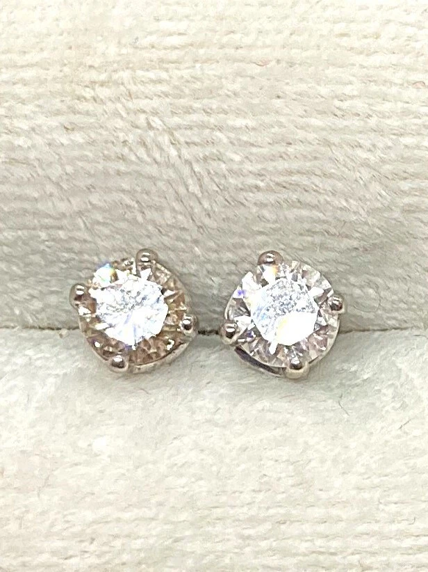 puces clous d'oreilles diamants naturels 0.7 carat or blanc 18k750 fermoirs ALPA - Photo 4/4