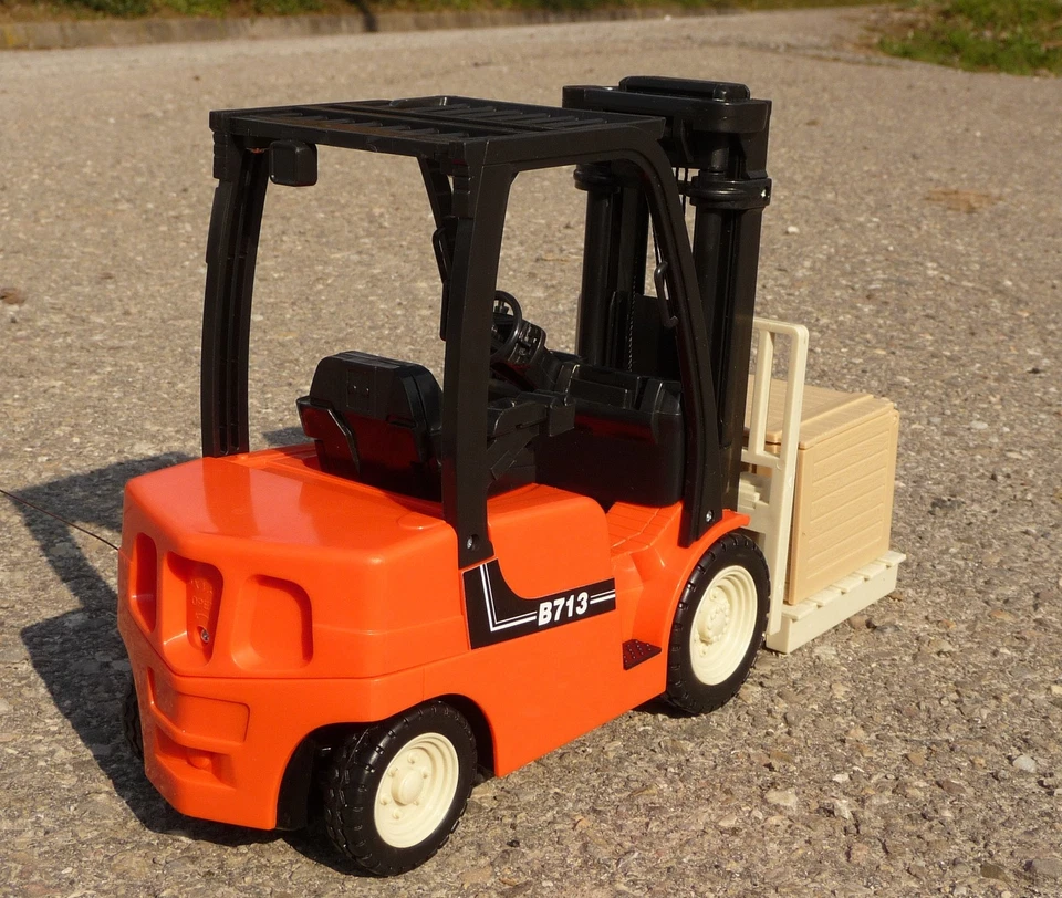 RC GABELSTAPLER Länge 28cm mit viel Zubehör + REGAL "Ferngesteuert 27MHz" 87865 - Bild 2 von 4