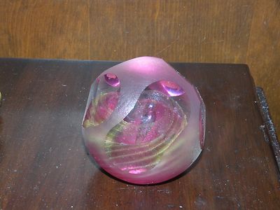 VINTAGE BRIAN MAYTUM 1986 VIOLET STUDIO ART GLASS PAPERWEIGHT 