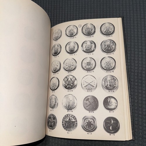 Uniform Buttons American Armed Forces 1784-1948 by David Johnson 2 Volumes - Picture 13 of 20