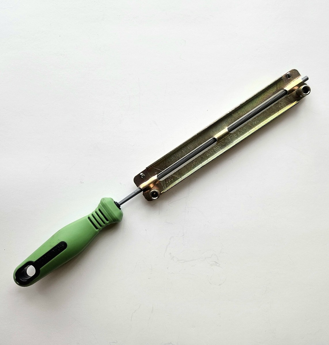 Chainsaw file guide, 3/16 file, premium rubber handle use on .325