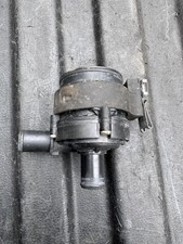 Pompe à eau Infiniti M30