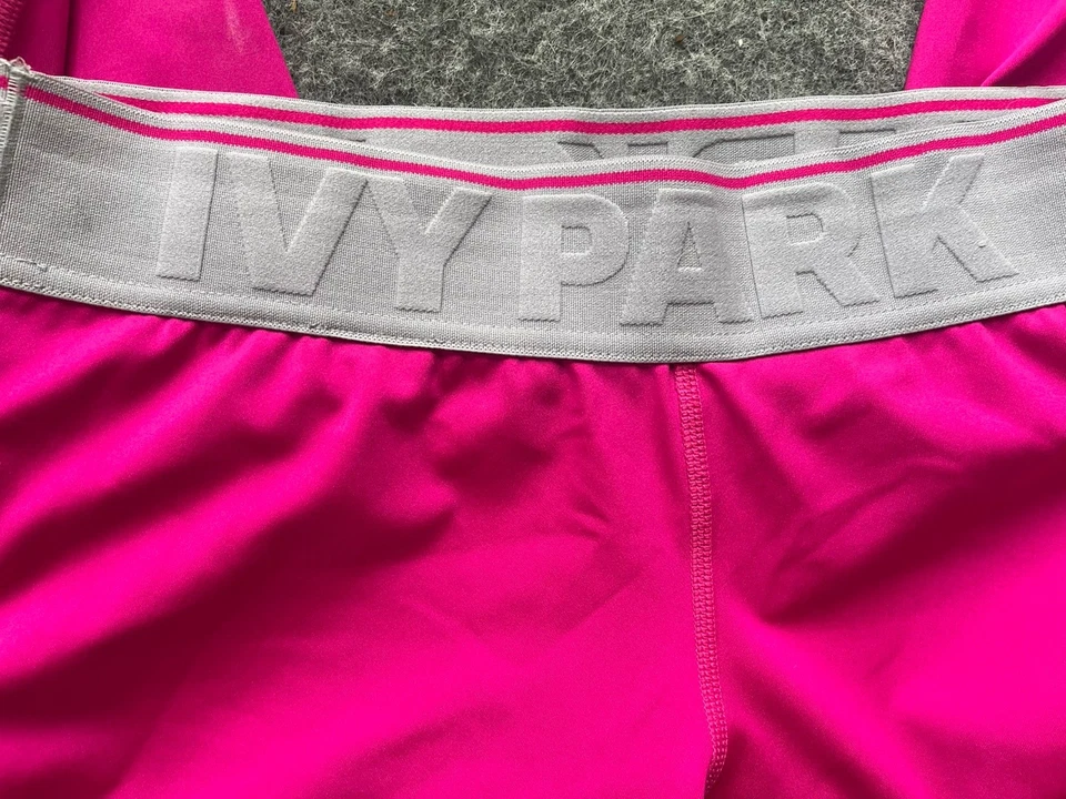 Leggings Ivy Park rosa quente levantada logotipo Ivy Park na cintura tamanho grande  - Imagem 3 de 4