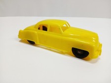 Vtg Yellow HARD PLASTIC MARX CAR Sedan W/ Wooden Wheels 50  s 60  s