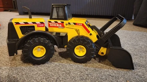 Hasbro Mighty Tonka Front End Loader #728, 21" Pressed Steel (BROKEN WINDOW)