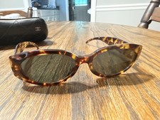 VINTAGE 1990s GUCCI tuortise shell oval frame sunglasses