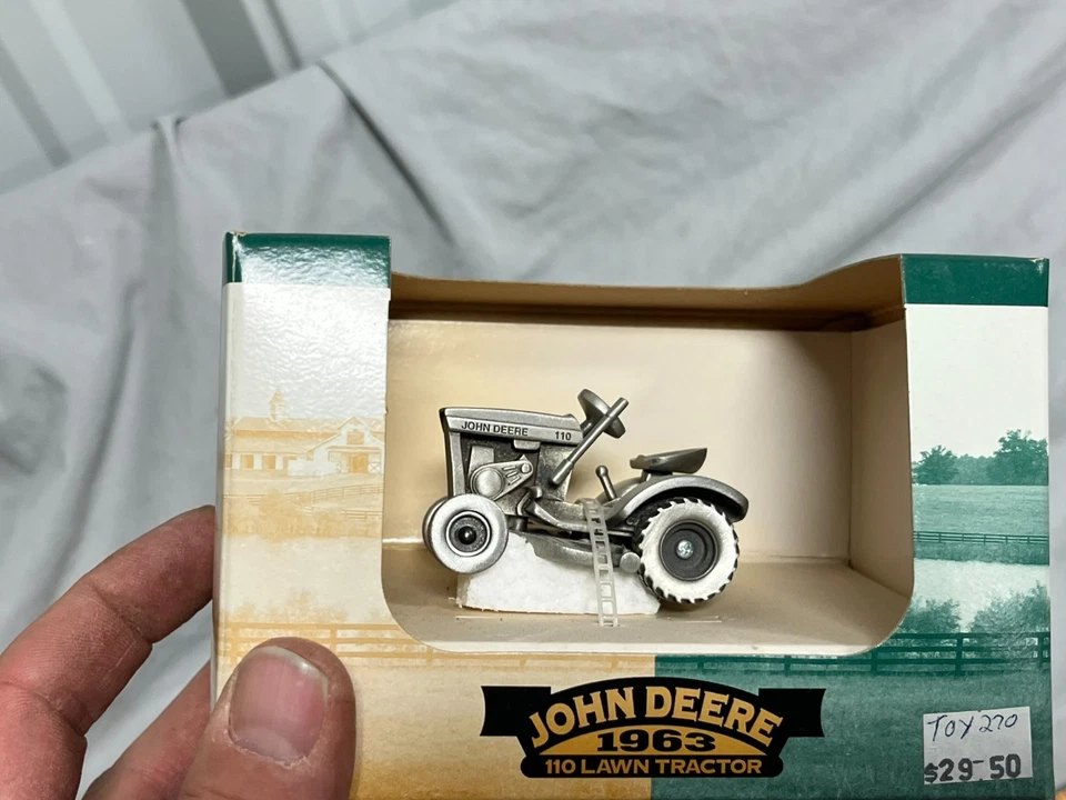 John Deere 110 Lawn Garden Tractor Round Fender PEWTER Speccast Model NIB strap - Image 4 of 4