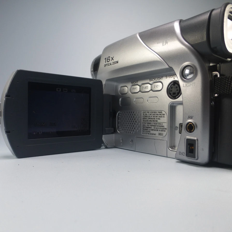 JVC GR-D23E Handheld MiniDV Camcorder Silver Tested Full Working Set - Image 4 of 4