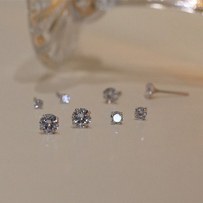 1Pair Silver Classic Four Prong Diamond Simple Zircon Stud Earrings For Women-y