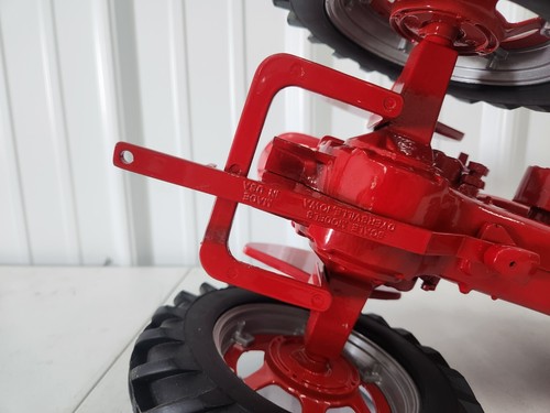 Original Scale Models 1/8 McCormick Farmall Super M Toy Tractor Case IH - Picture 21 of 22