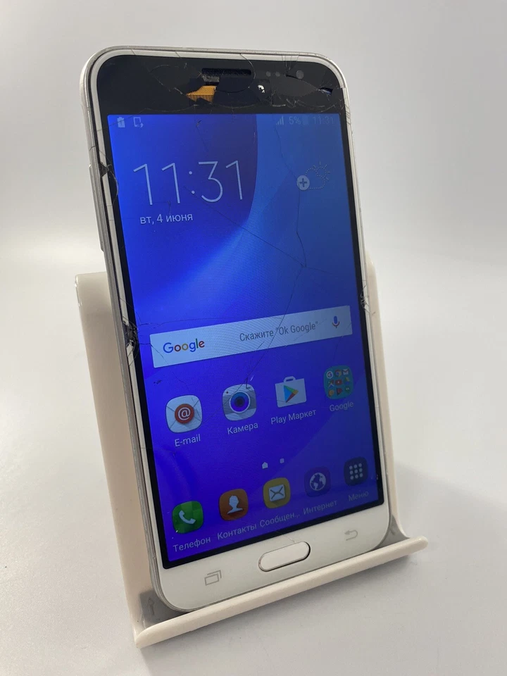 Samsung Galaxy J3 2016 White Unlocked 8GB 5.0" 8MP Android Smartphone Cracked - Image 2 of 4