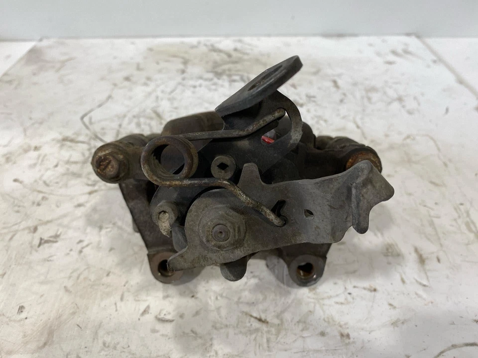 Pinza de freno trasera derecha Audi A3 2010-2013 para 272 mm 5K0615424 OEM 93 k millas (TL) Foto 3 de 4