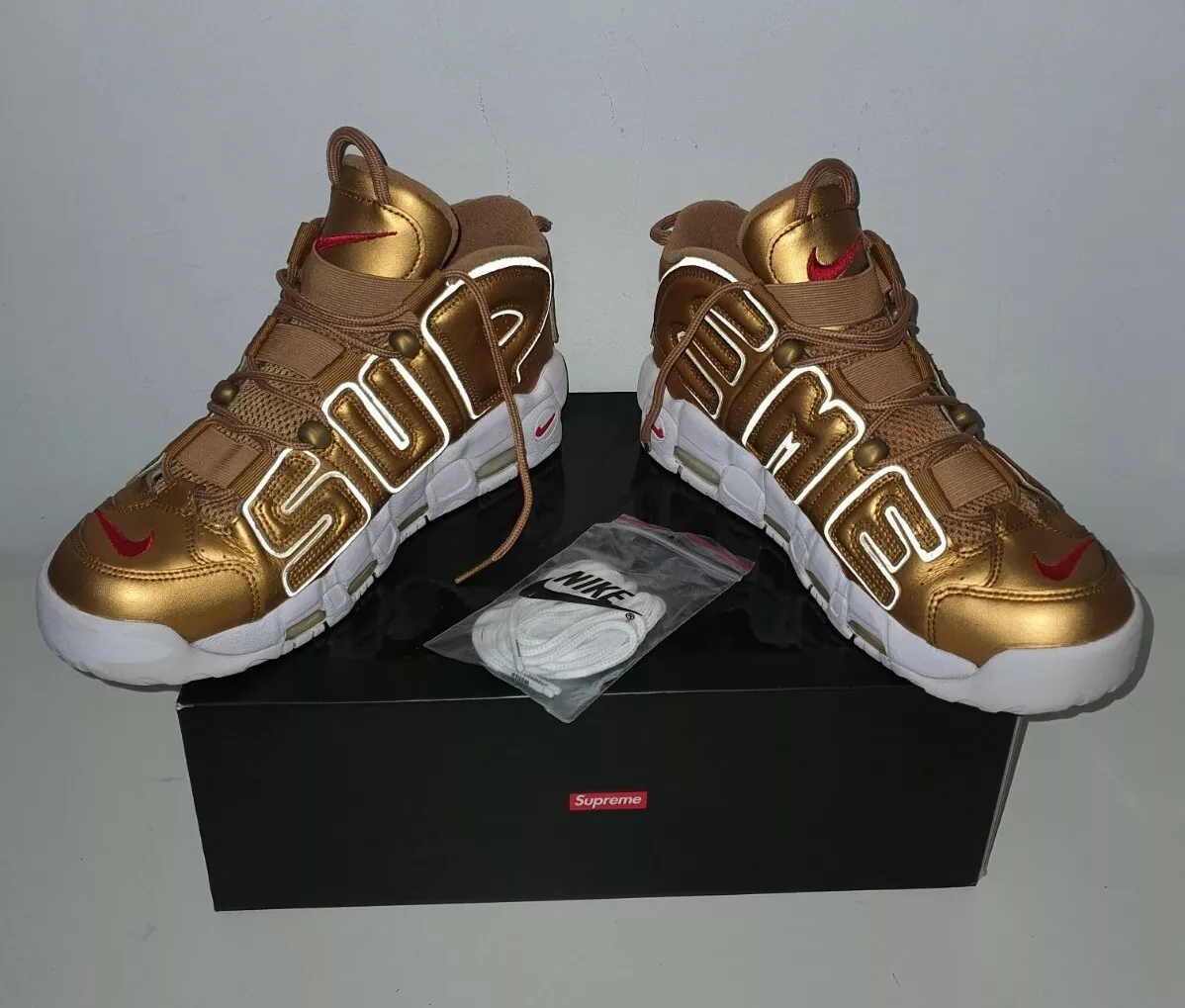 Lot baskets SS17 Supreme x Nike Air More Uptempo Suptempo UK 7,5 US 8, 42
