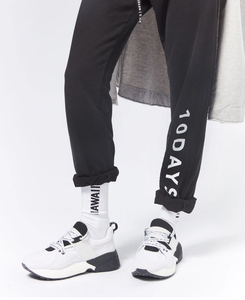 10 days sneakers