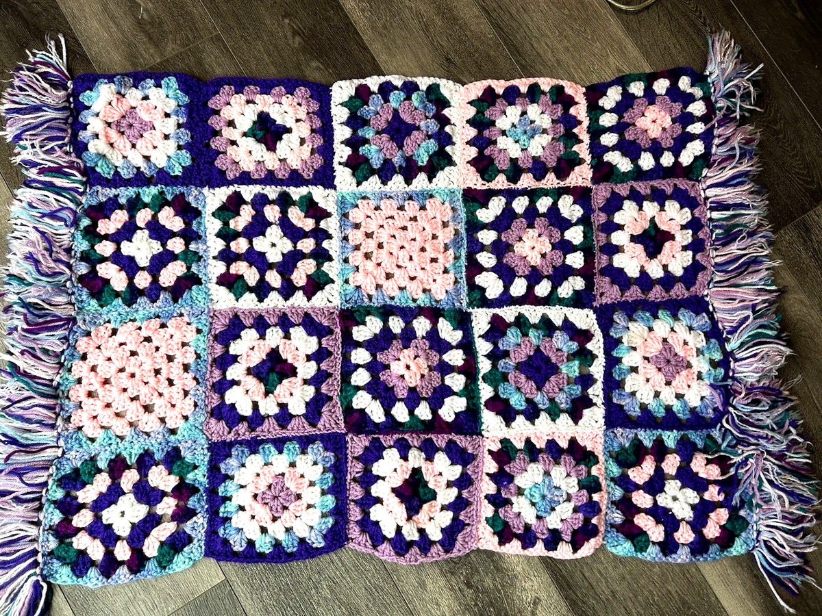 ラグ・カーペット vintage granny blanket blanket Vintage Granny Squares Crochet Lap Blanket Purple Pink & Blue Hand