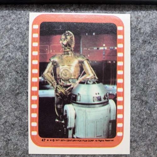 1977 Topps Star Wars Stickers #47 Threepio and Artoo — Raw