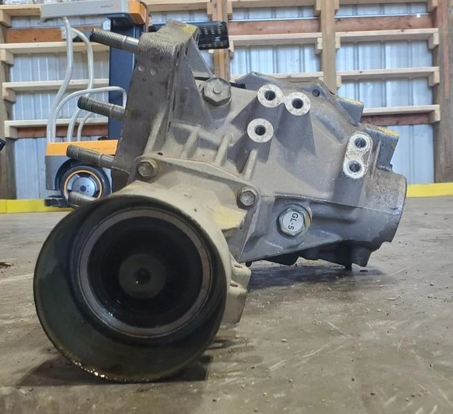 2011-2020 TOYOTA SIENNA Transfer Case Assembly OEM - Image 4 of 4