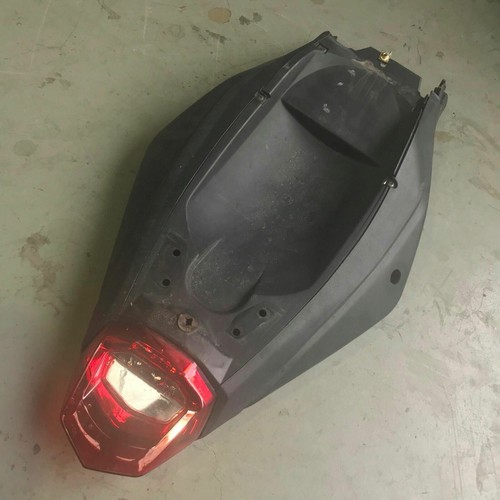 REAR TAIL FAIRING COVER SET BRAKE LIGHT BENELLI BN302 302 BN302S 2015 15 - Picture 5 of 7