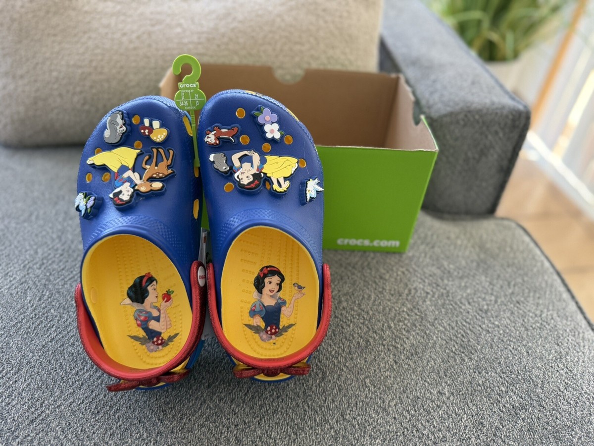 ディズニー NEW Crocs X Disney Snow White Classic Clog Kids Slip On Shoe