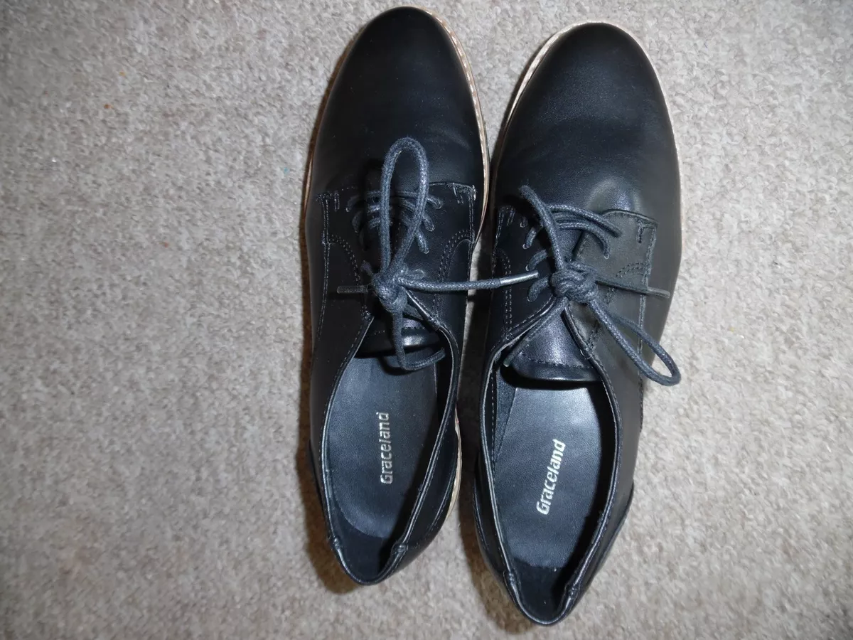 New shoes store black colour