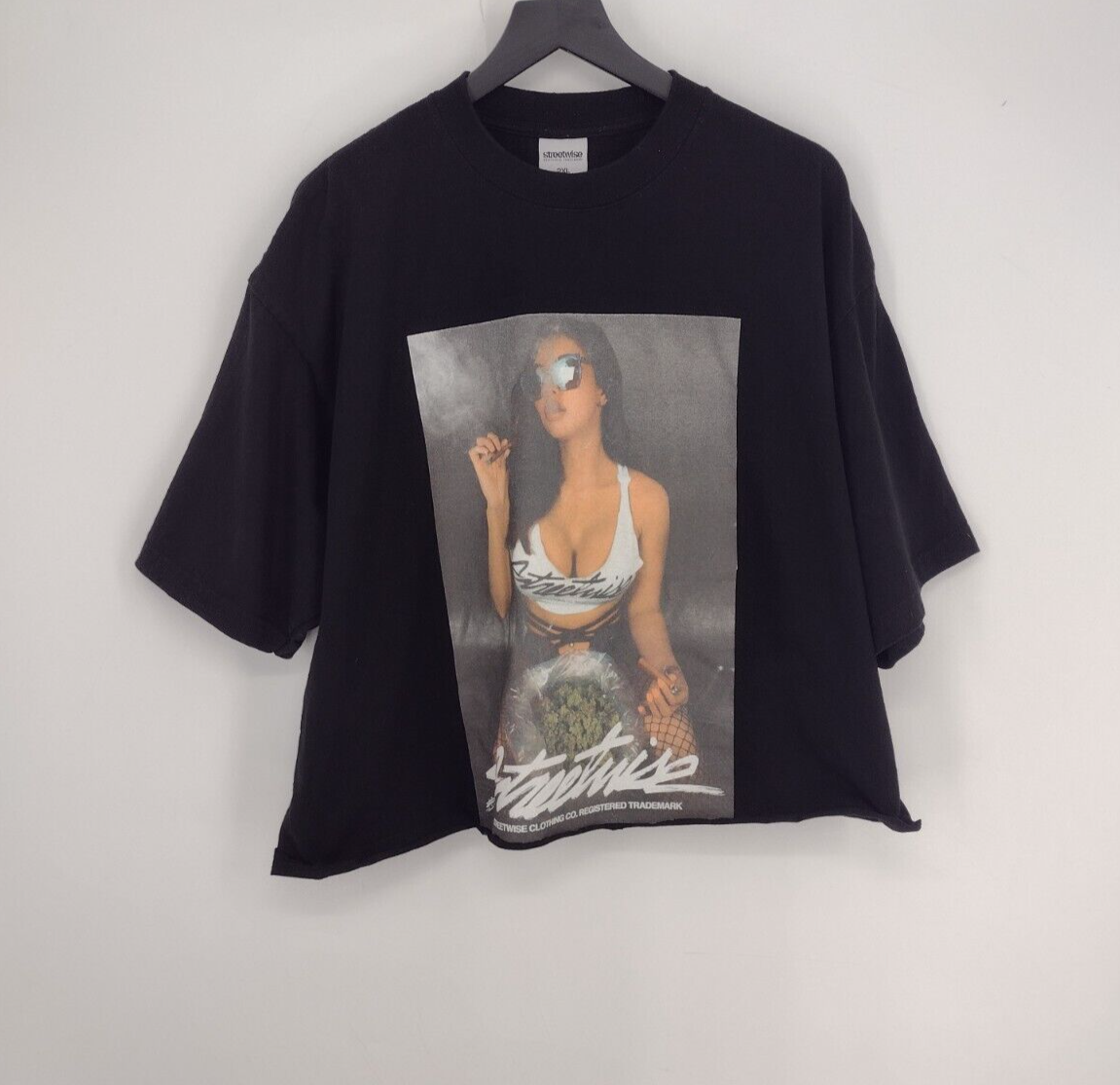 Cropped Streetwise Clothing Girl Smoke Weed Backwood 420