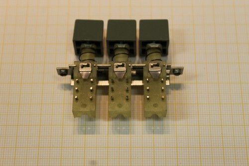 RFT-ETE-DDR 7502 2A 220V 3 Tastensatz Drucktaster rastet Knopf olivgrün #AS-K03 - Picture 3 of 5