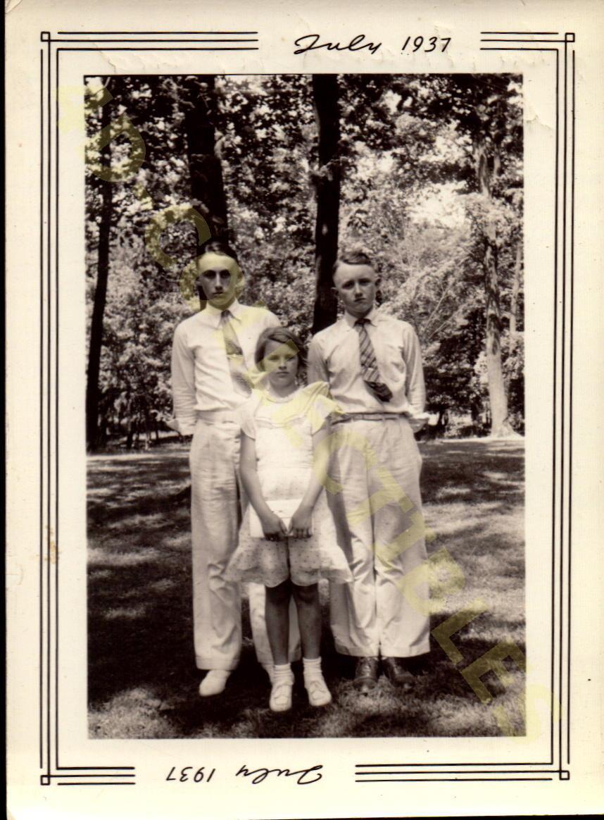 Vintage Found Photograph Snapshot Summer of 1937 Family Snapshot