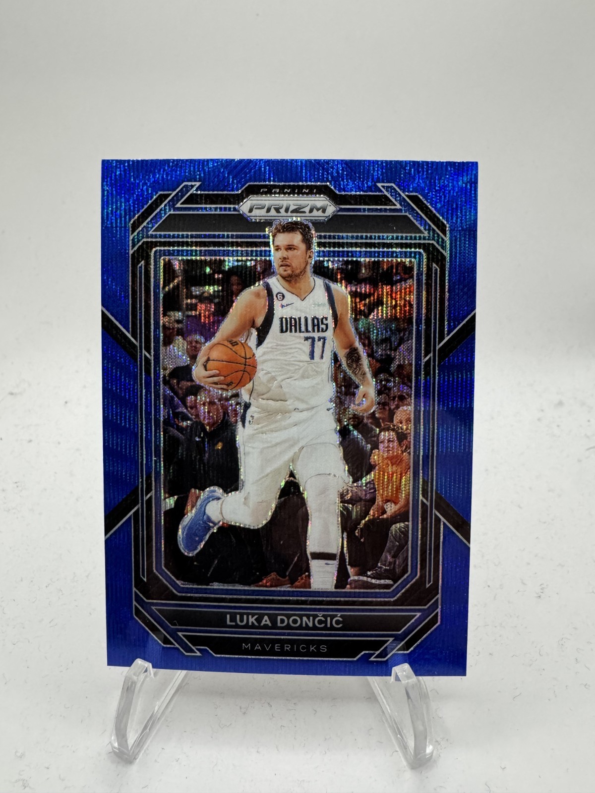 2022-23 PANINI PRIZM LUKA DONCIC BLUE WAVE PRIZM DALLAS MAVERICKS