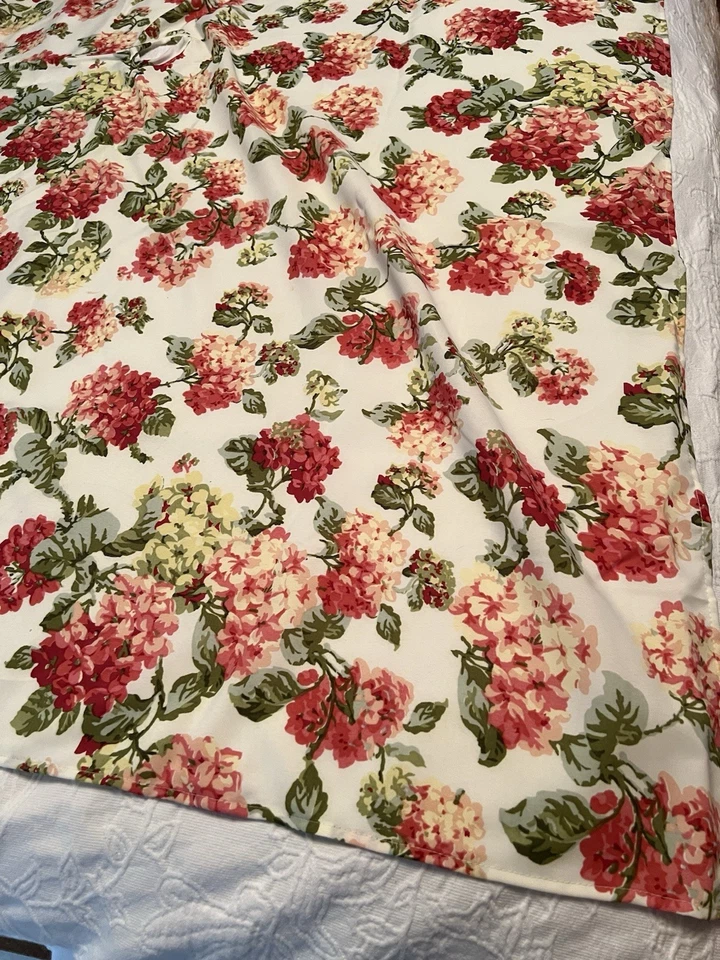 Waverly Tablecloth Outdoor Table Umbrella Fit w/ Zipper 67”L X 51W & 4 Placemats - Image 4 of 4