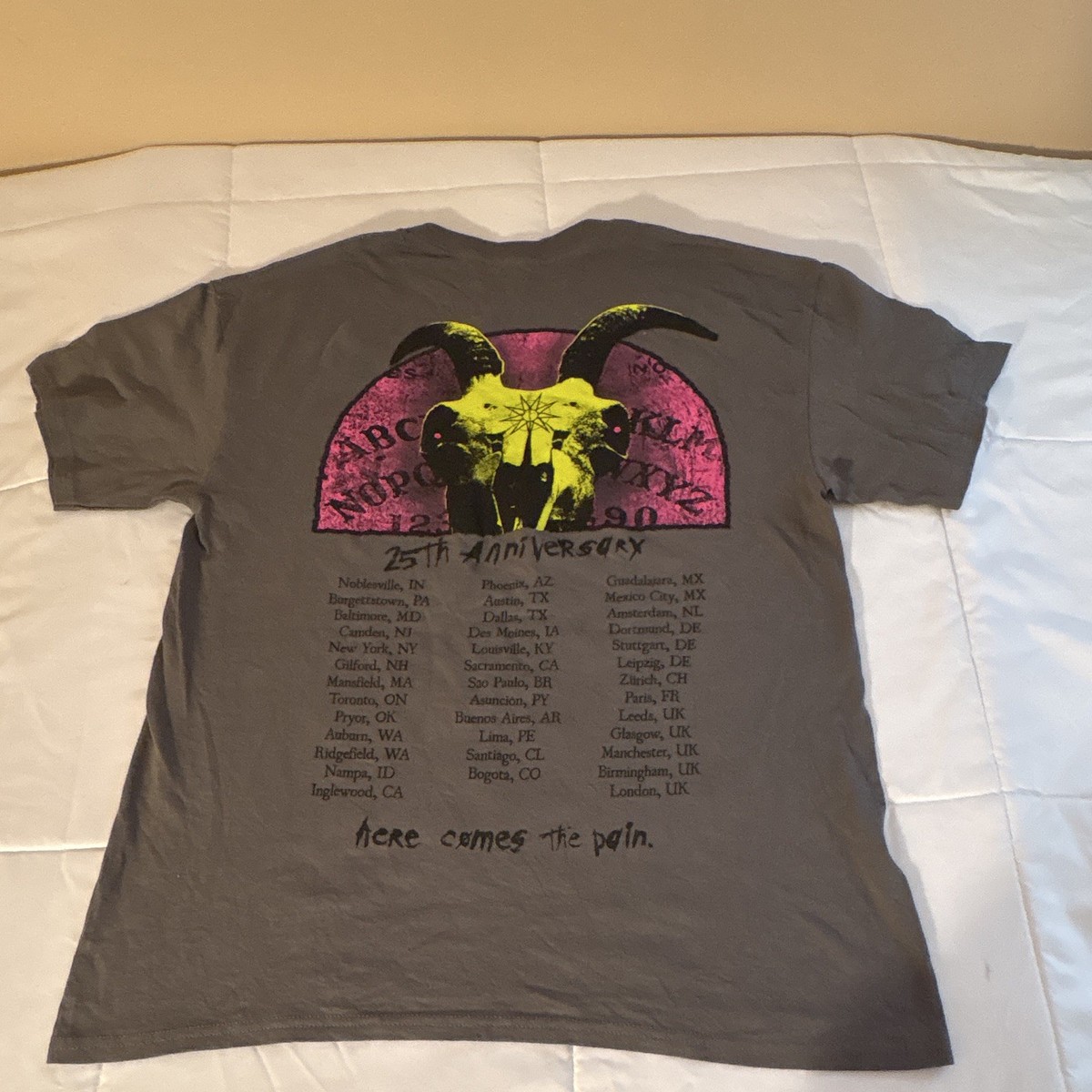 Slipknot Gray 25th Anniversary Tour Graphic T-Shirt, Size LG