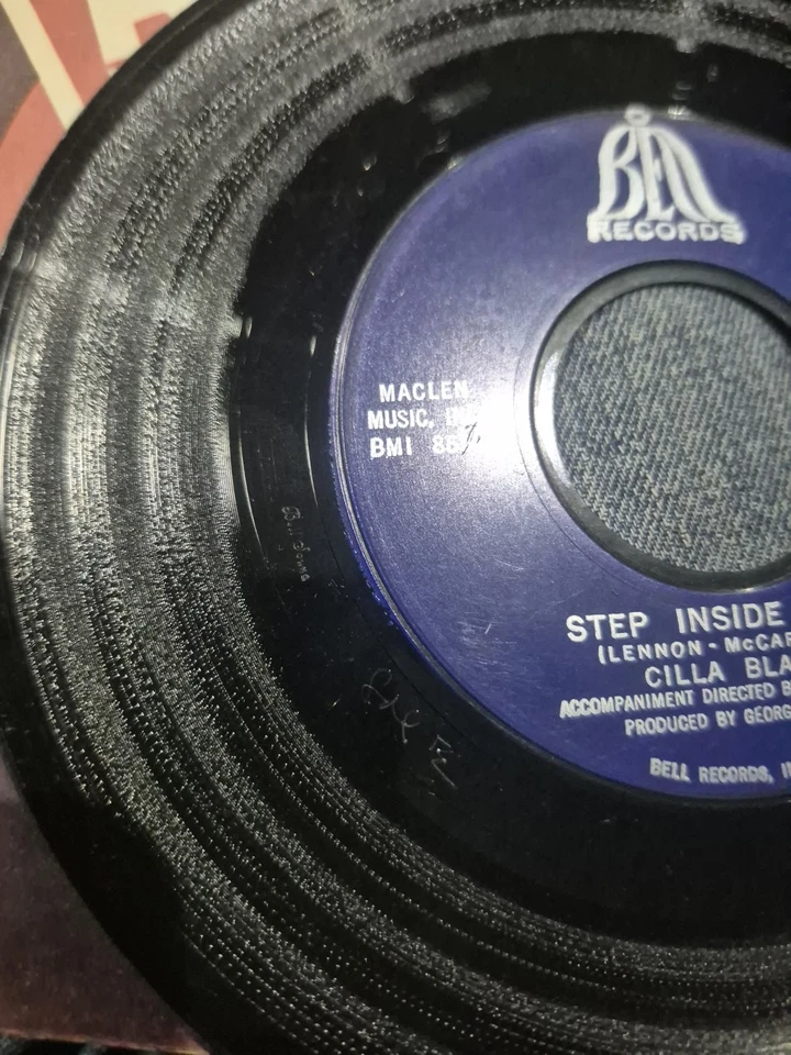 45 7" CILLA BLACK STEP INSIDE LOVE/I COULD QUITE MY EYES OFF YOU EXC Foto 2 de 3