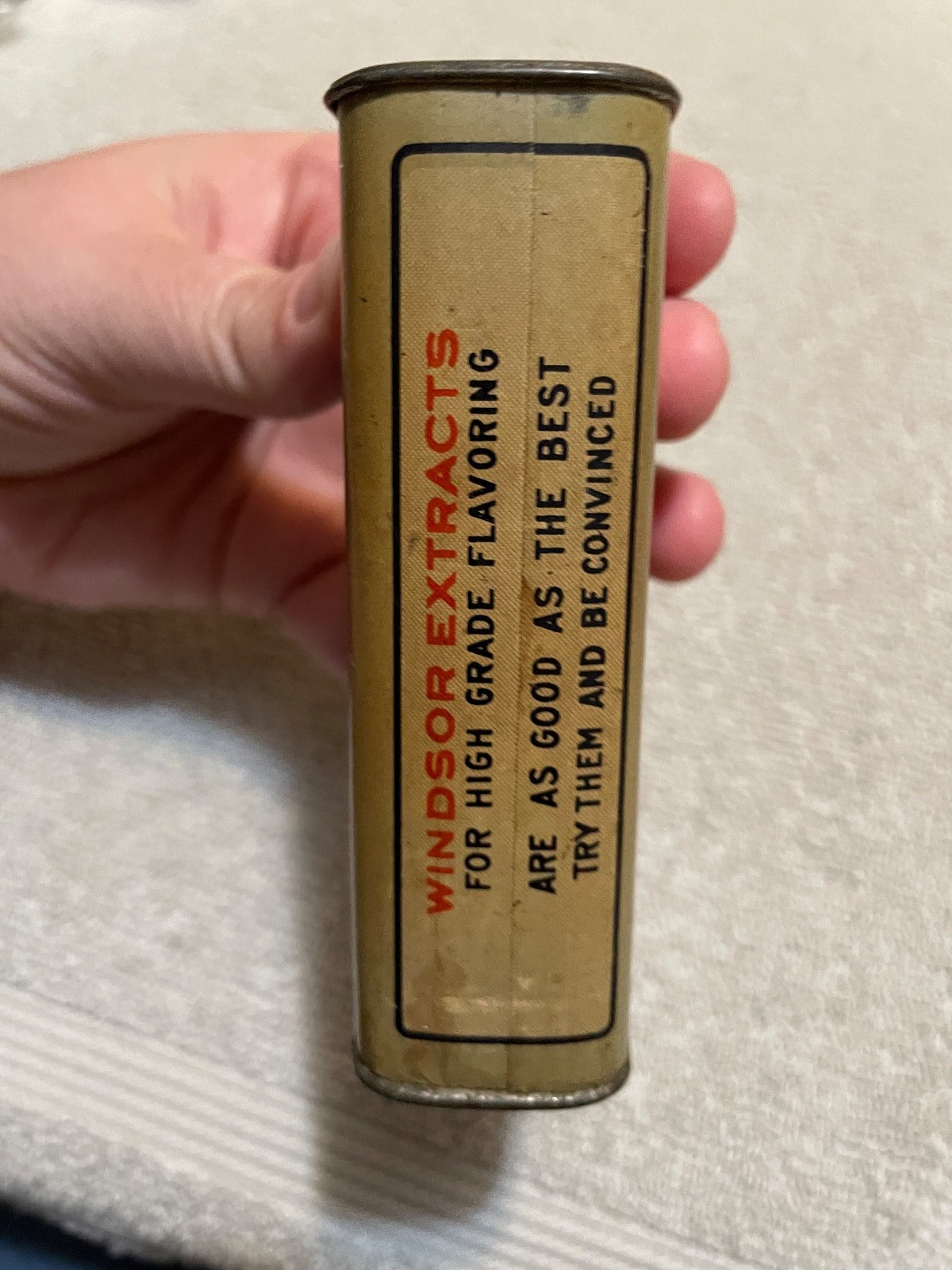 VTG  Windsor Brand Cloves Paper Body Metal Top and Base Spice Tin 2 ounces TN