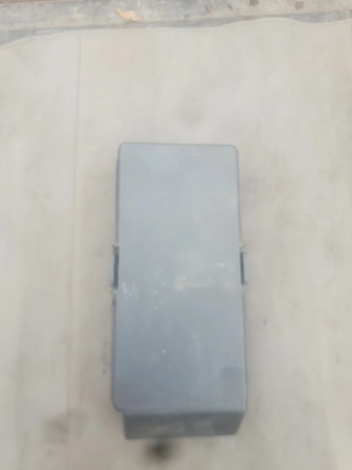 Módulo de relé de caja de fusibles Pontiac G6 2006-2010 motor 2,4 L 20822694 01 OEM Foto 3 de 3