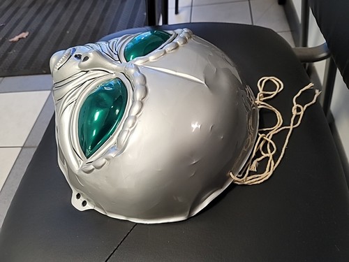 Large Alien Monster Plastic Halloween Mask Costume Cosplay Silver Green Eyes - Picture 6 of 9