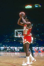 Kenny Carr of the Cleveland Cavaliers 1981 Basketball Photo 11