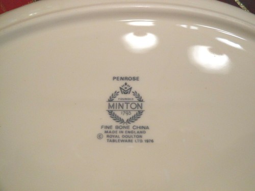 Minton Penrose 4 pc place setting (Dinner, Bread, Cup & Saucer) - Picture 6 of 6