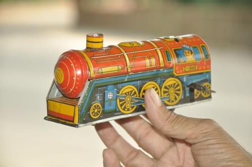 Vintage C-1648 Colorful Litho Wind Up Train Engine Toy - Picture 4 of 12