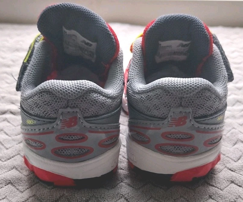 NUEVO SIN ETIQUETAS New Balance Bebés Niños 680v3 Zapatos para Correr Parte Superior Baja Talla 3 Rojo Gris Amarillo Foto 3 de 4